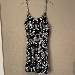 Old Navy XL Black & White Geometric Pattern Sundress